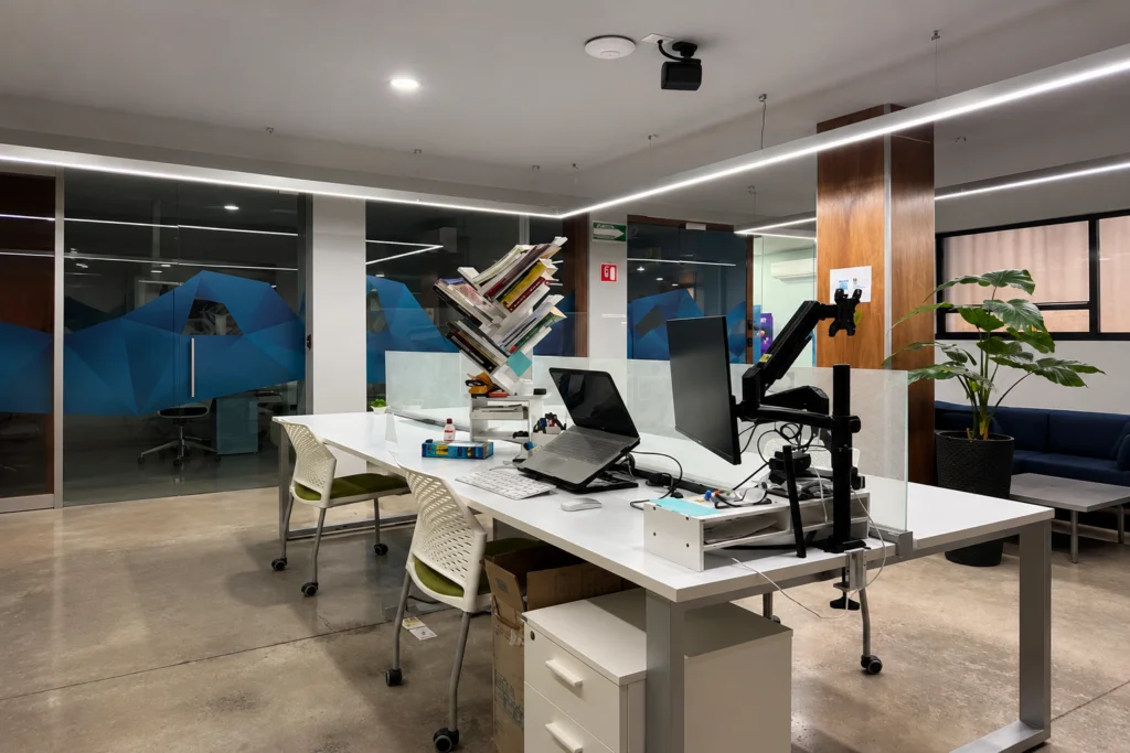Escritorios fijos de coworking Works en Querétaro